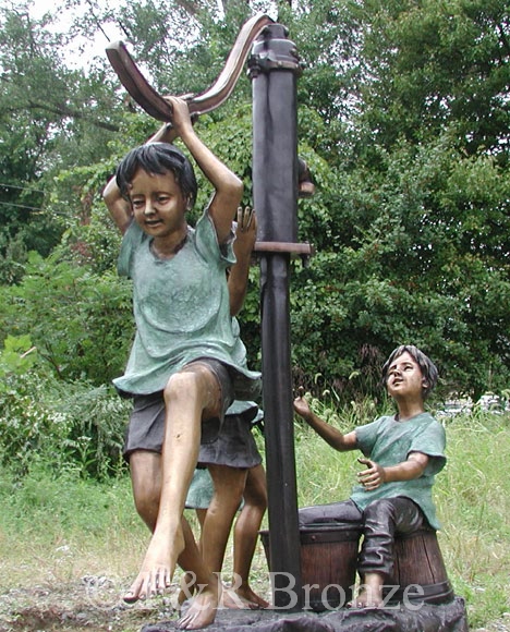 Kids with Water Pump bronze fountain-3