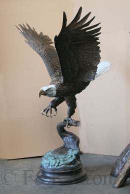 Monumental Eagle bronze statue by Moigniez